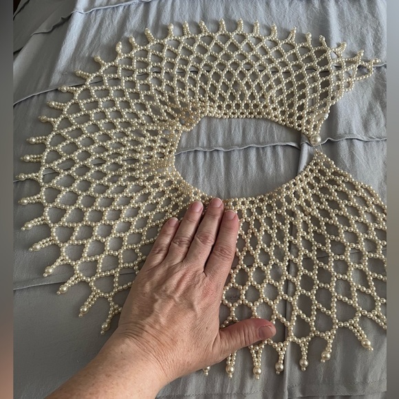 Ended
vintage Faux Pearl Collar Necklace Wide Bib Beadwork Costume Jewelry - Picture 2 of 2